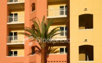 istockphoto_485564-condominium-in-the-tropics